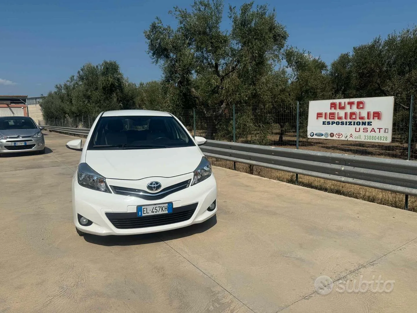 Toyota Yaris 2012 photo 2