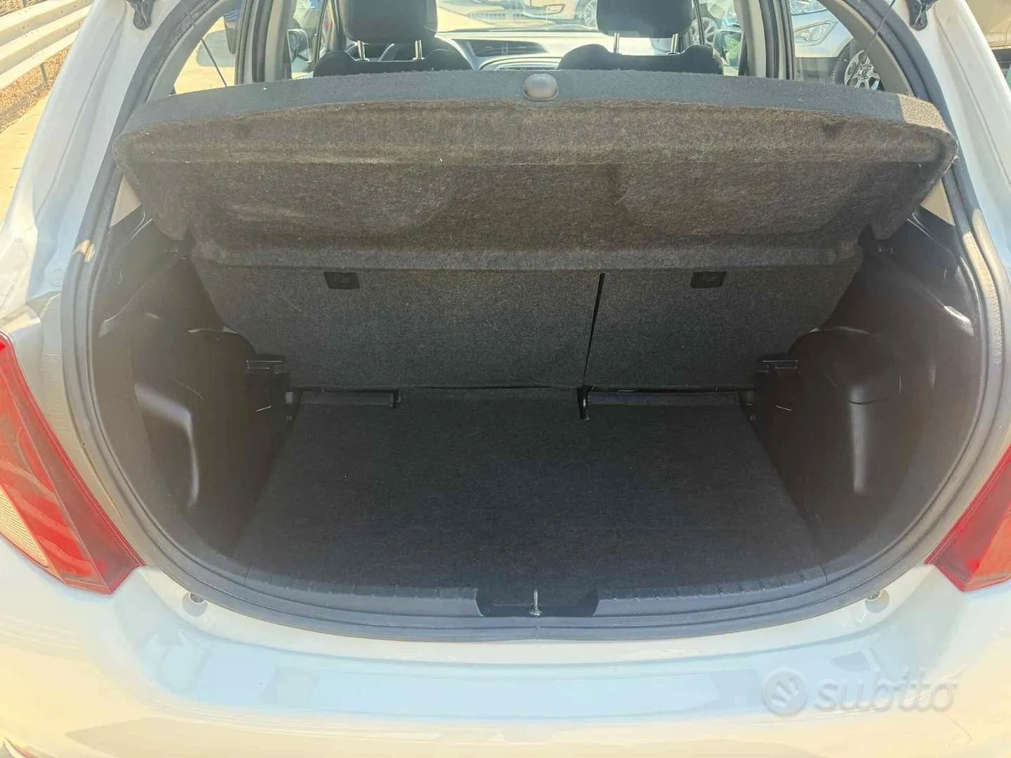 Toyota Yaris 2012 photo 5
