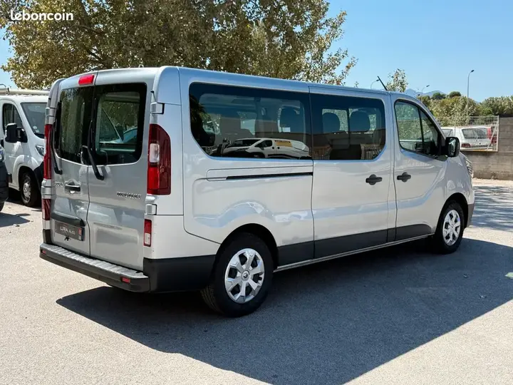 Renault Trafic 2022 photo 4