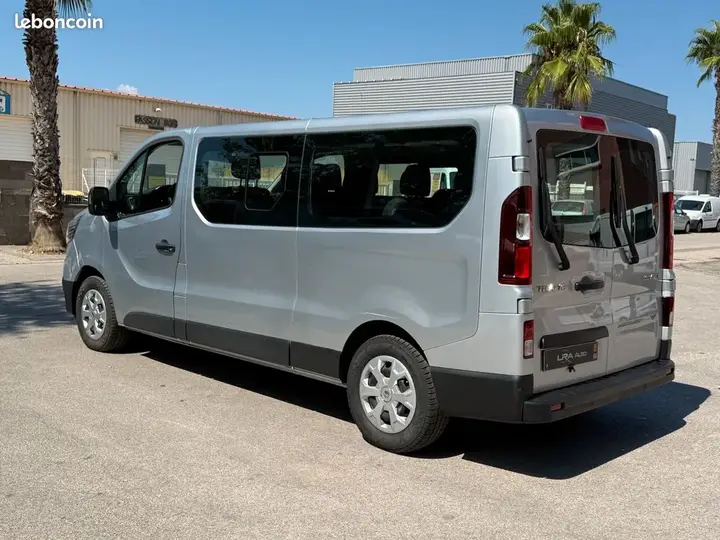 Renault Trafic 2022 photo 3