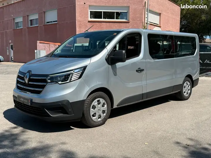Renault Trafic 2022 photo 2