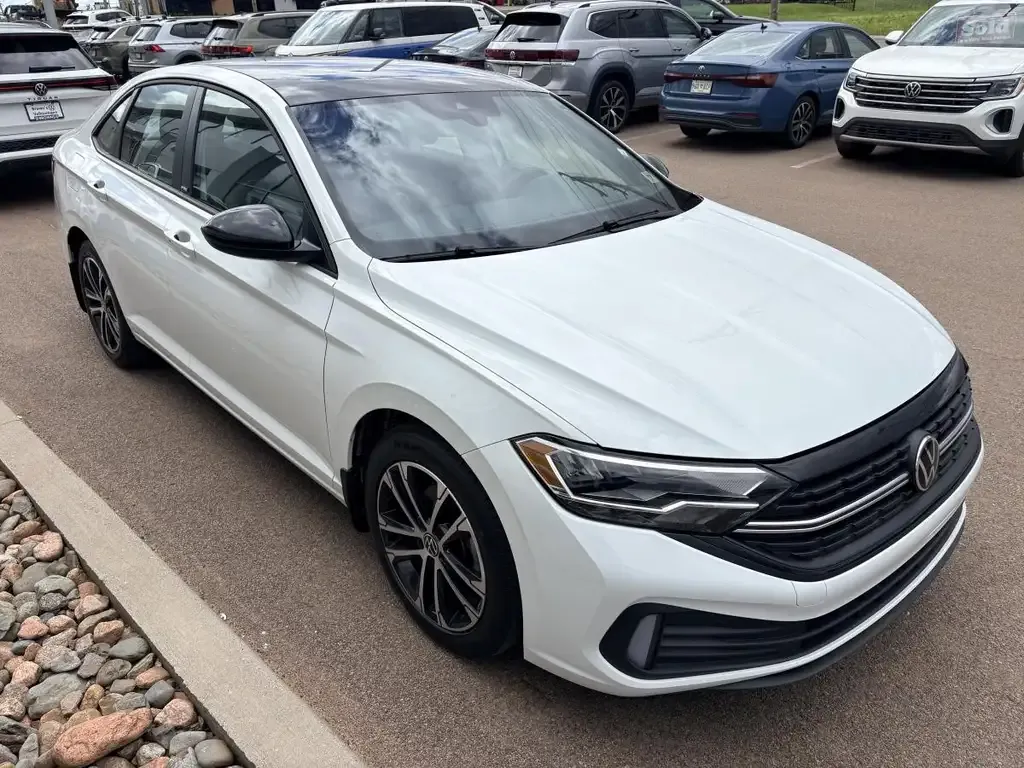 Volkswagen Jetta 2024 photo 3