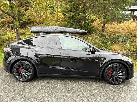 Tesla Model Y 2024 photo 2