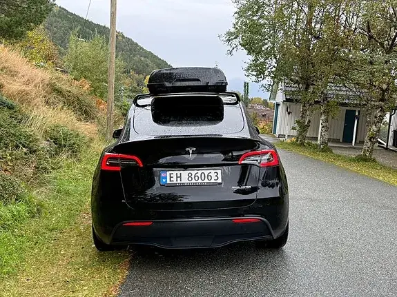Tesla Model Y 2024 photo 4