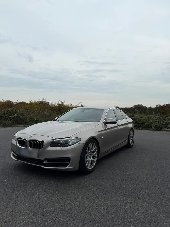 BMW 520I