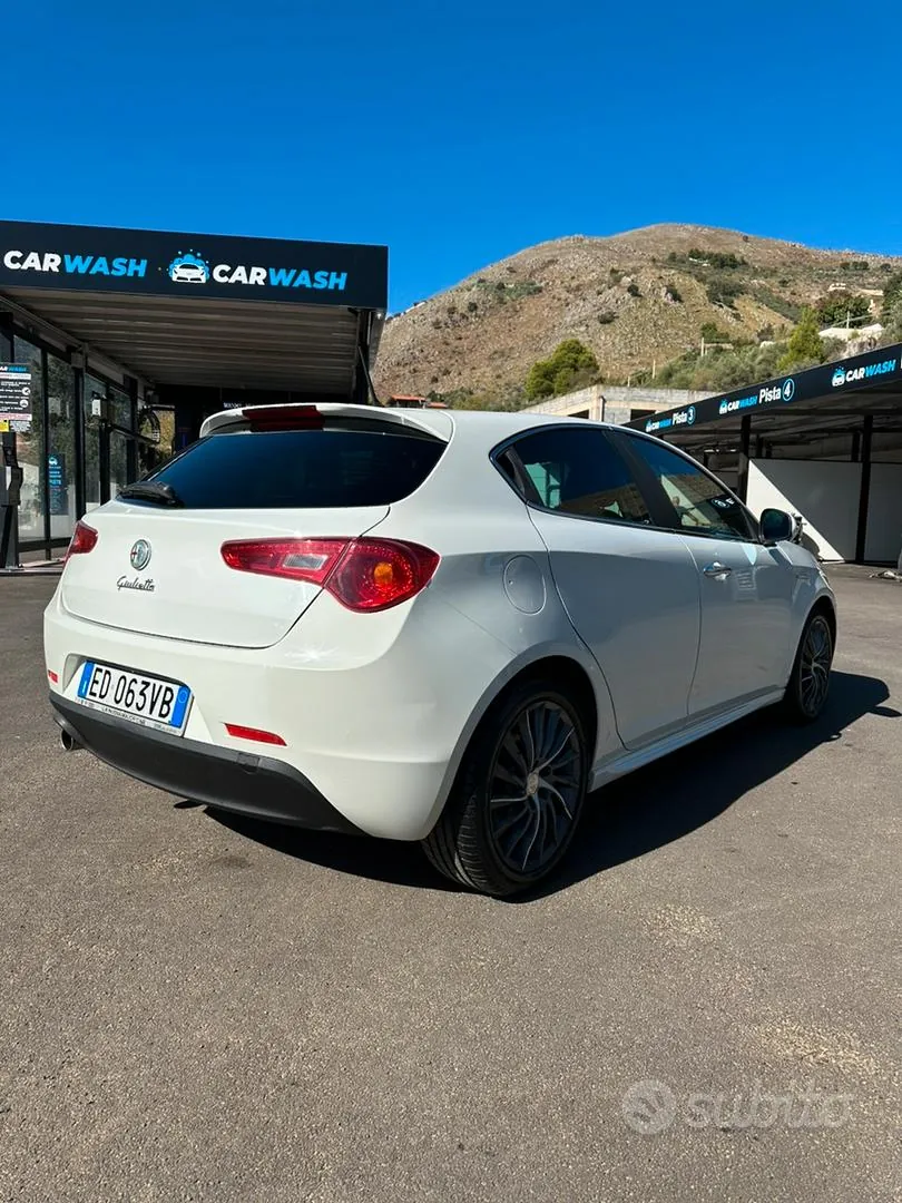 Alfa Romeo Giulietta 2010 photo 3