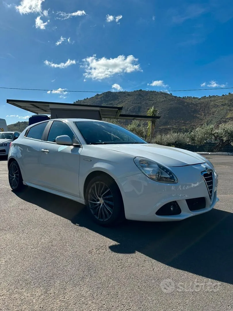 Alfa Romeo Giulietta 2010 photo 2