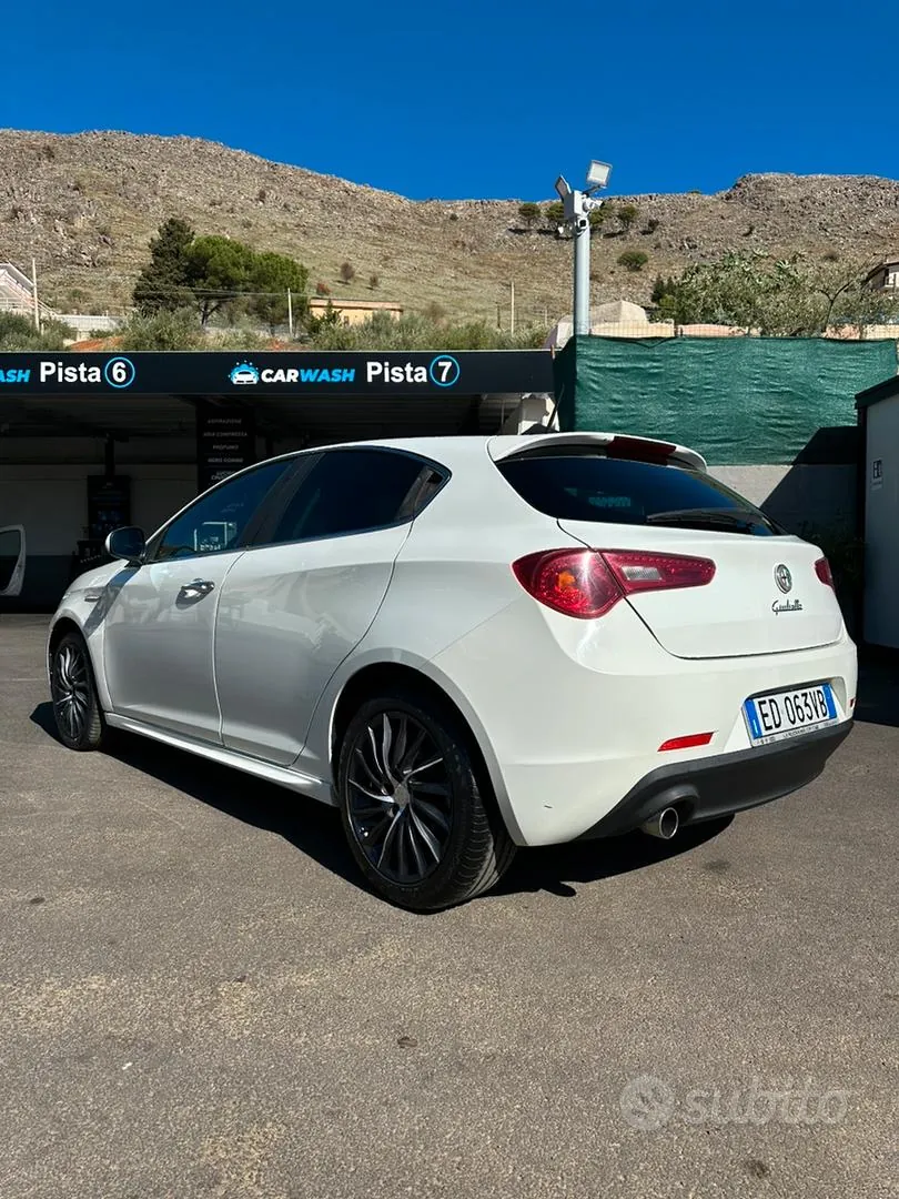 Alfa Romeo Giulietta 2010 photo 4