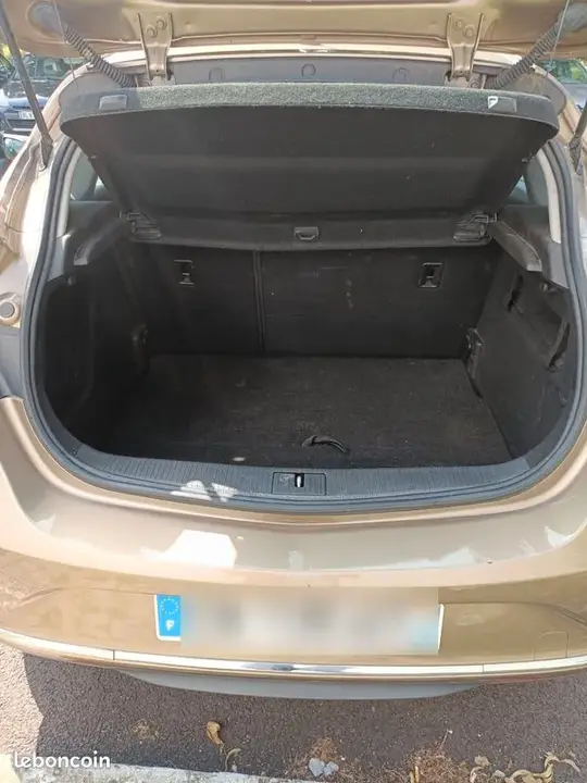 Opel Astra 2012 photo 2