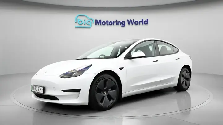 Tesla Model 3 2022 photo 2