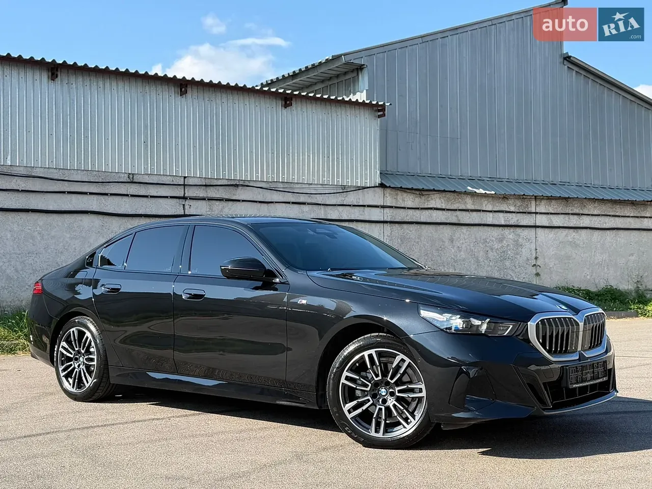 BMW 5 Series 2023 photo 3