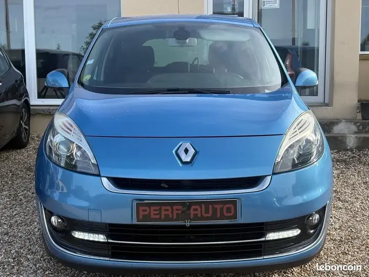 Renault Grand Scenic 2012 photo 2