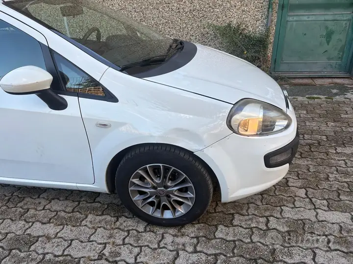 Fiat Punto Evo 2011 photo 4
