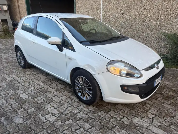 Fiat Punto Evo 2011 photo 3