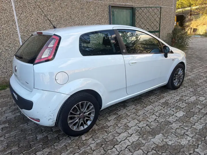 Fiat Punto Evo 2011 photo 5