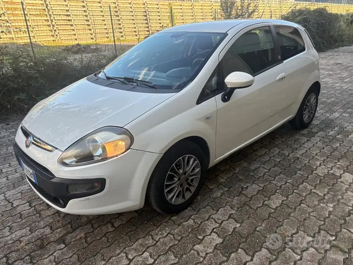 Fiat Punto Evo 2011 photo 2