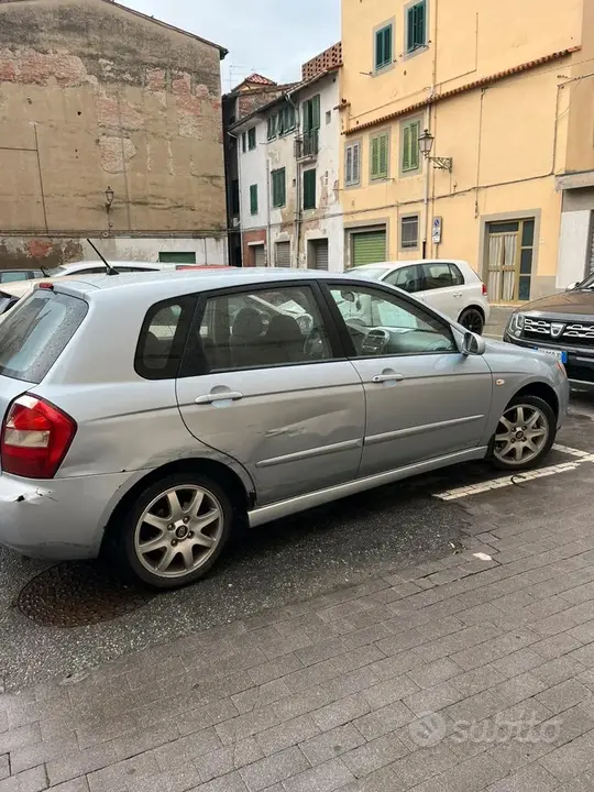 Kia Cerato 2005 photo 4