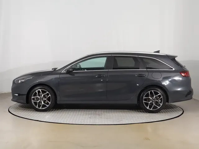 Kia Ceed Sw 2025 photo 2