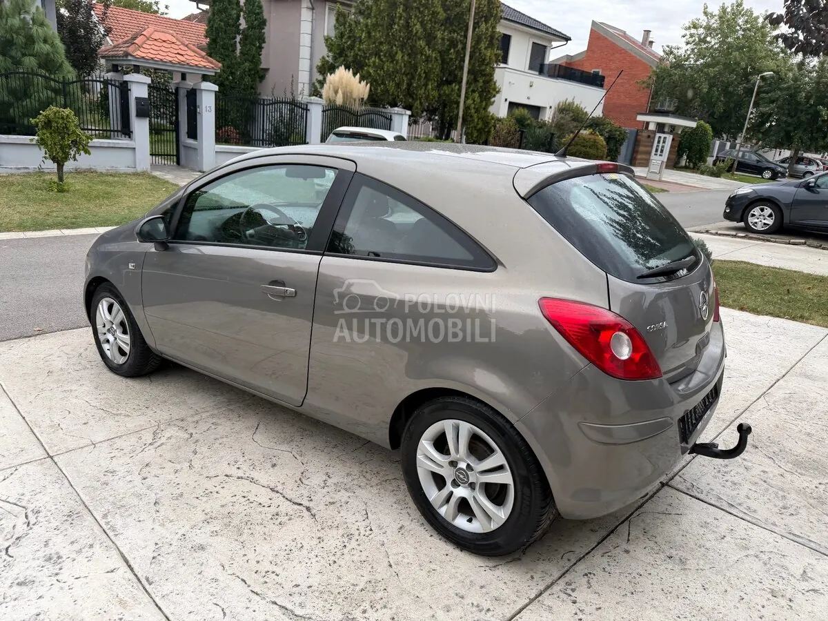 Opel Corsa D 2012 photo 4