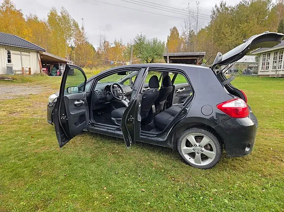 Toyota Auris 2011 photo 4