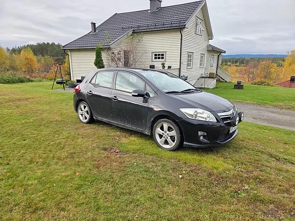 Toyota Auris 2011 photo 2