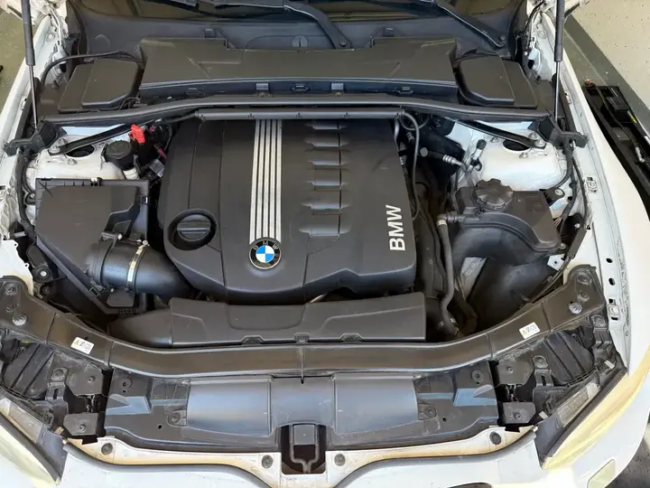 BMW 3 Series 2010 photo 3