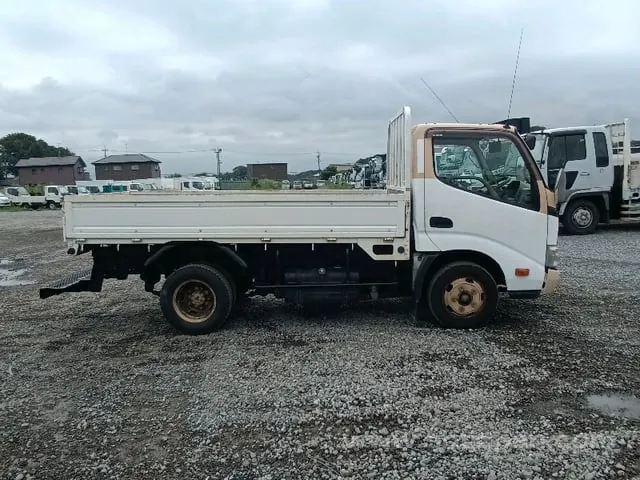 Hino Dutro 2011 photo 5