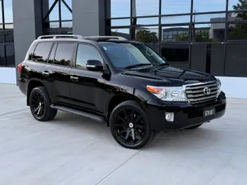 Toyota Land Cruiser 2013 photo 2