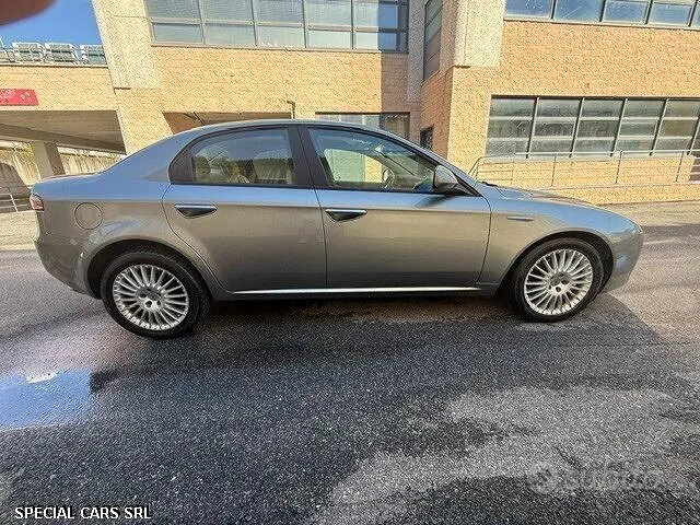 Alfa Romeo 159 2008 photo 5