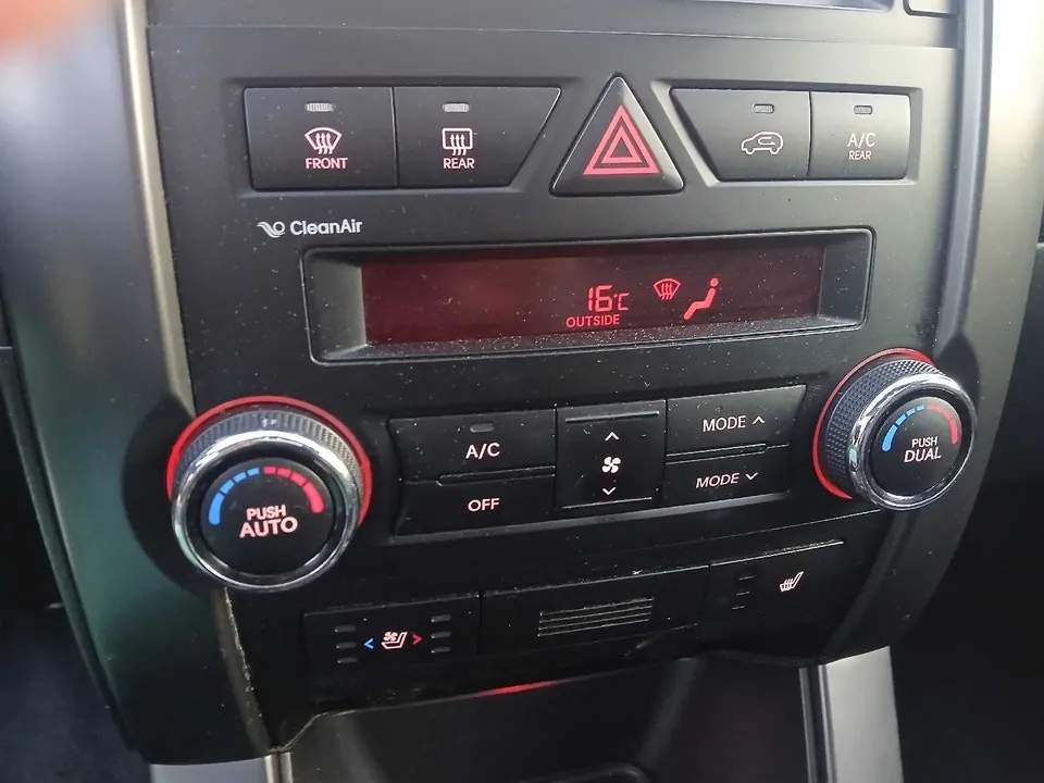 Kia Sorento 2012 photo 4