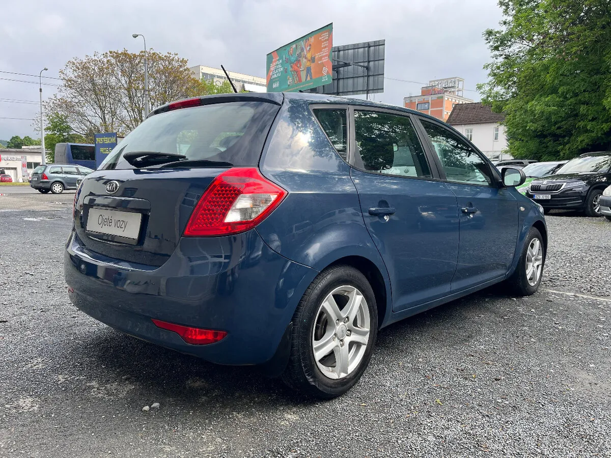 Kia Ceed 2010 photo 5