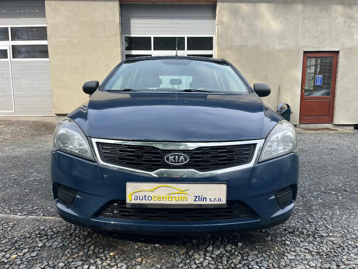 Kia Ceed 2010 photo 2