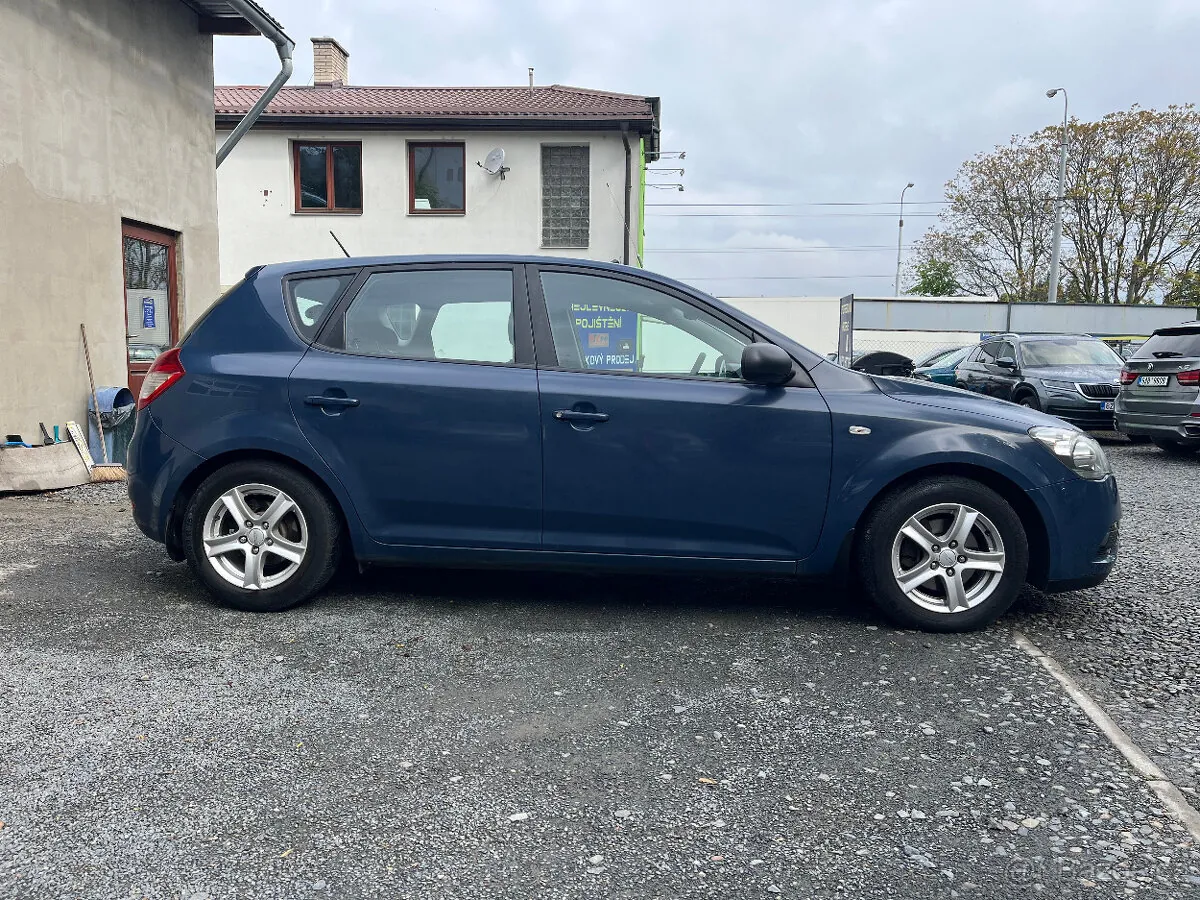 Kia Ceed 2010 photo 4