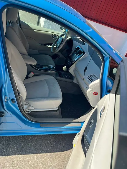 Nissan Leaf 2012 photo 2