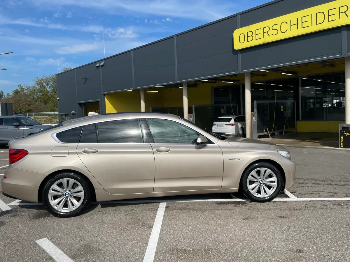 BMW 5 Series 2012 photo 2