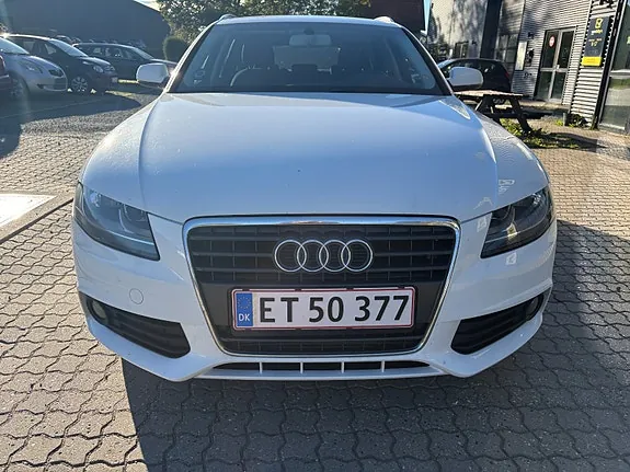 Audi A4 2010 photo 2