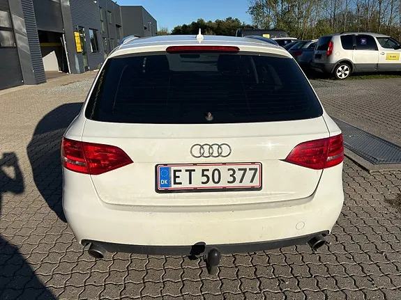 Audi A4 2010 photo 4