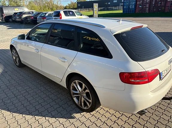 Audi A4 2010 photo 3