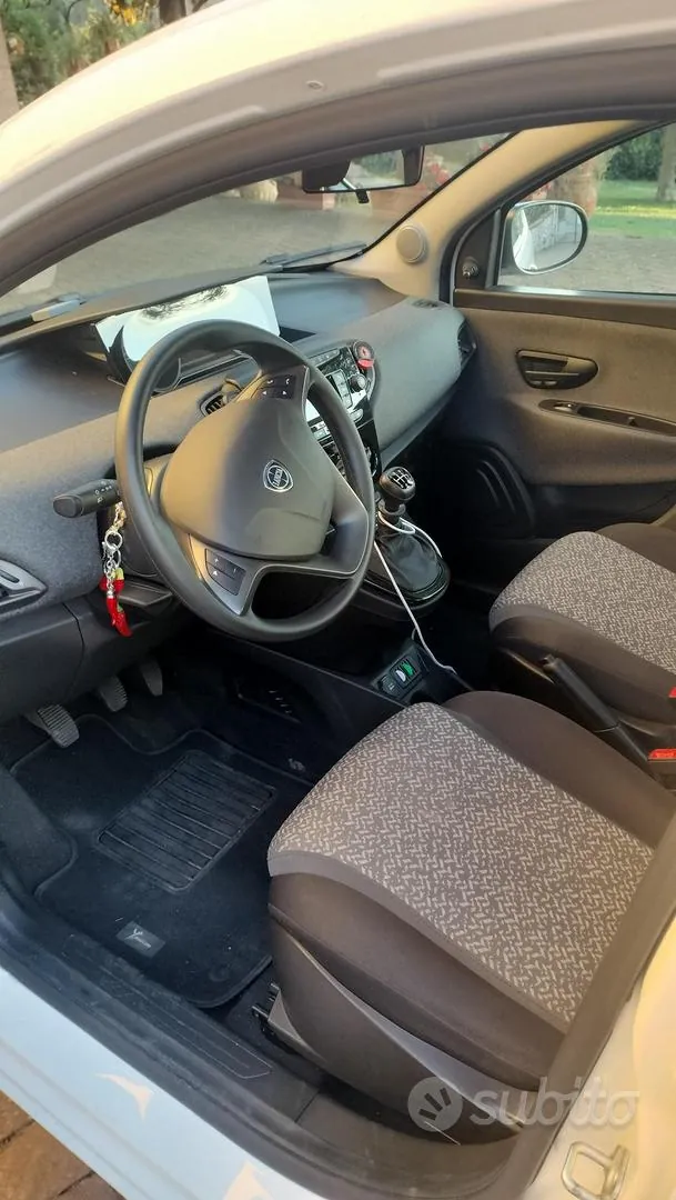Lancia Ypsilon 2023 photo 4