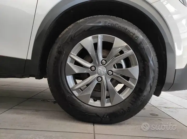 Peugeot 2008 2022 photo 3