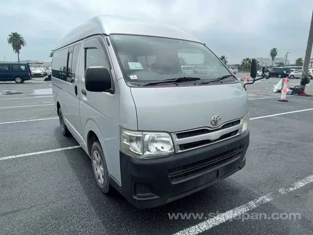 Toyota Regiusace Van
