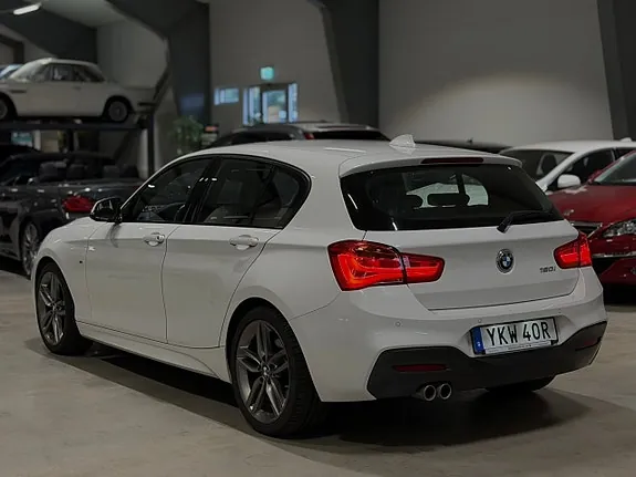 BMW 120I 2019 photo 3