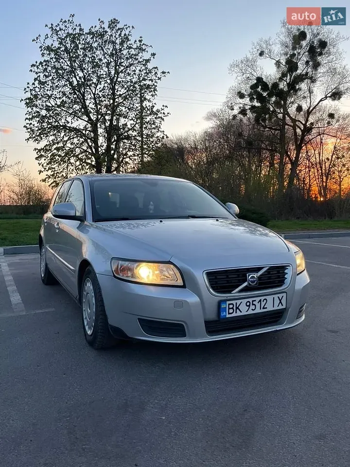 Volvo V50 2009 photo 2