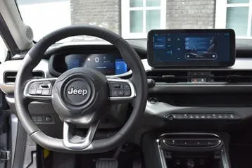 Jeep Avenger Summit 2025 photo 2