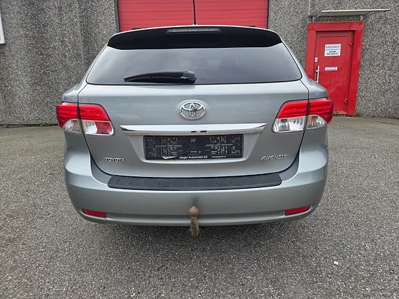 Toyota Avensis 2012 photo 4