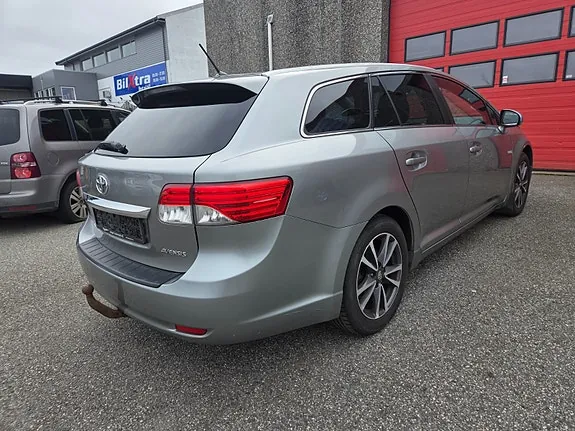 Toyota Avensis 2012 photo 3