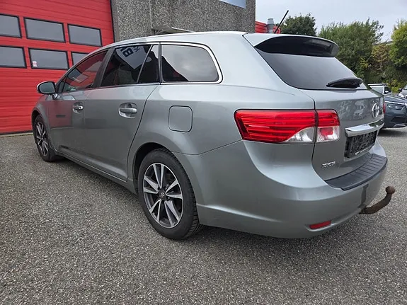 Toyota Avensis 2012 photo 5