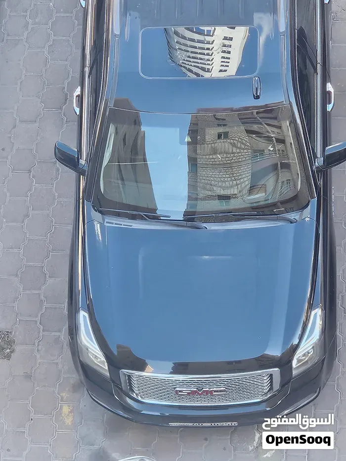 GMC Yukon Denali 2017 photo 2