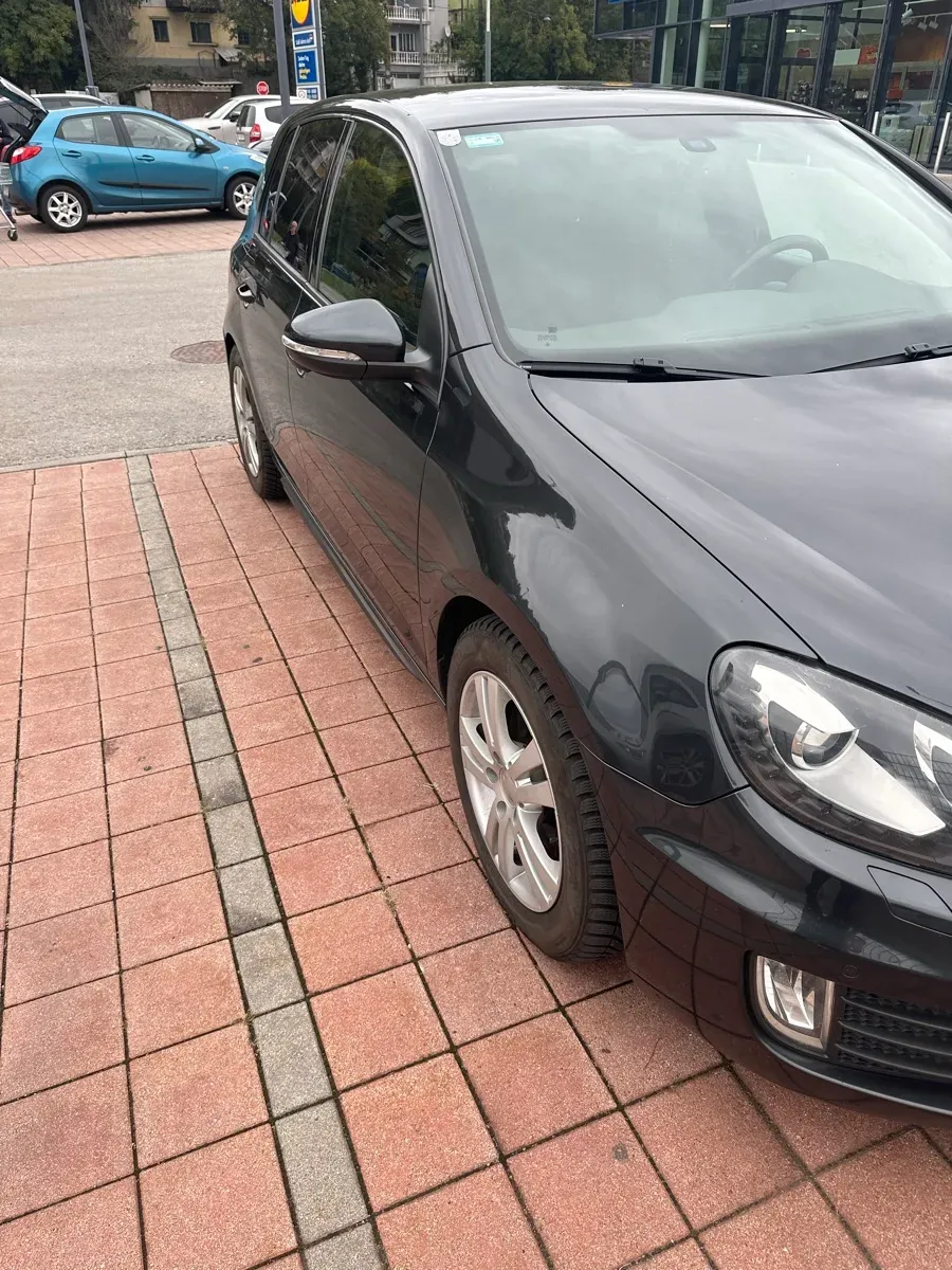 Volkswagen Golf 2011 photo 2