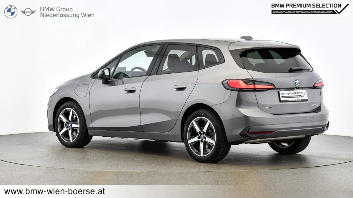 BMW 2 Series 2025 photo 3